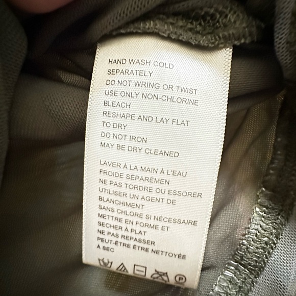 Free People Betty’s Garden Long Sleeves Stretch Top in Green Sz M Blue Flowers - Picture 6 of 7